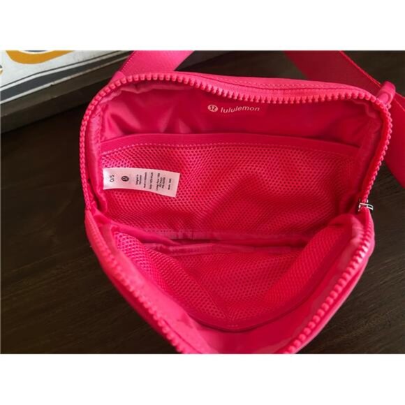 Lululemon Bright Pink Everywhere Belt Bag 1LNWOT - Picture 3 of 8